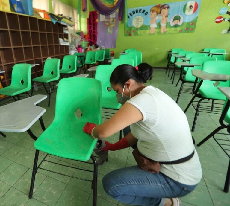 Encuestarán a los padres de familia sobre clases presenciales