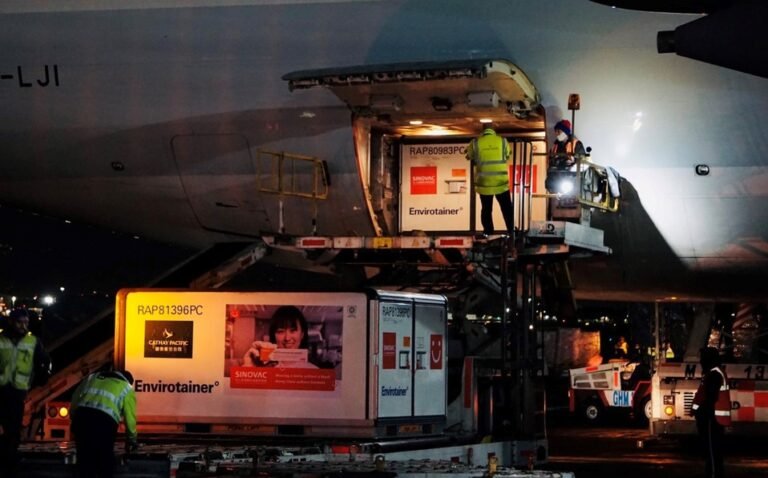 Llega a México nuevo lote con 1 millón 293 mil 600 de vacunas de AstraZeneca contra covid