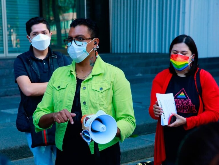 Denuncian desabasto de medicamentos