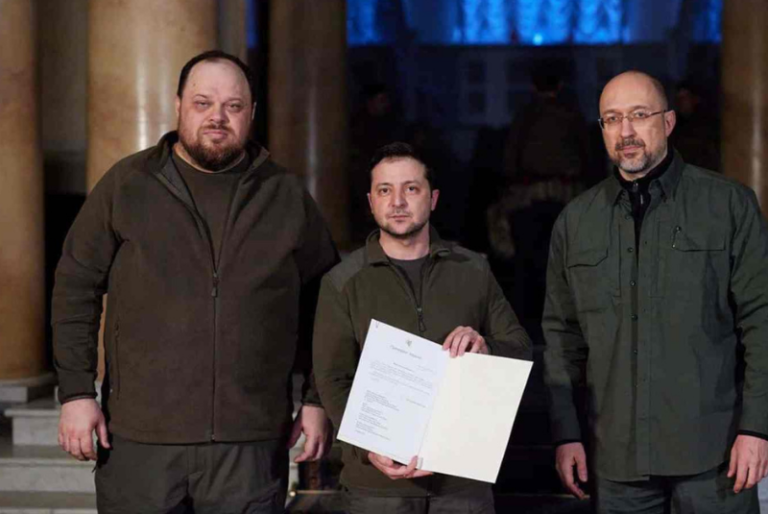Zelenski firma solicitud para la entrada de Ucrania a la Unión Europea