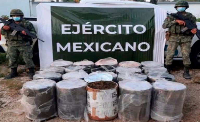 Aseguran camioneta de la Sesa con un cargamento de mariguana, al sur de Quintana Roo