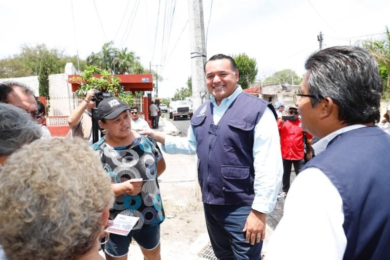 Renán Barrera supervisa la rehabilitación de la calle 95 en la colonia Santa Rosa, ubicada al Suroriente de la ciudad