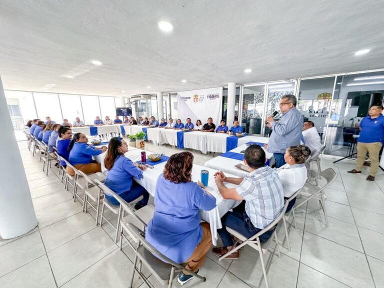 Coordinador Político de Renán Barrera ofrece relación justa y digna a trabajadores de la salud