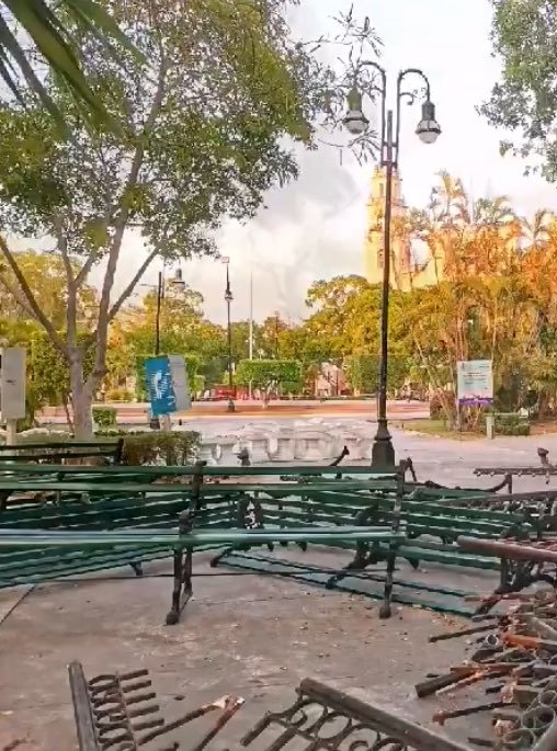 Aún se desconoce dónde se reubicarán sillas de madera y confidentes de la Plaza Grande