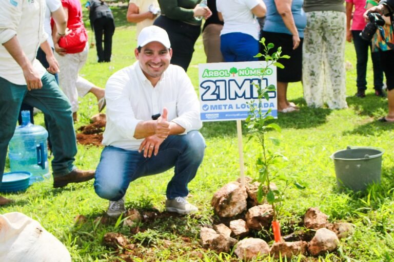 CHUCHO PÉREZ BALLOTE CUMPLE COMPROMISO DE PLANTAR 21 MIL ÁRBOLES EN MÉRIDA