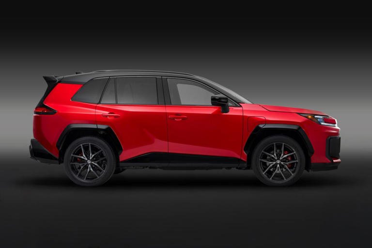 Adiós a la gasolina, la nueva generación de Toyota RAV4 solo será híbrida
