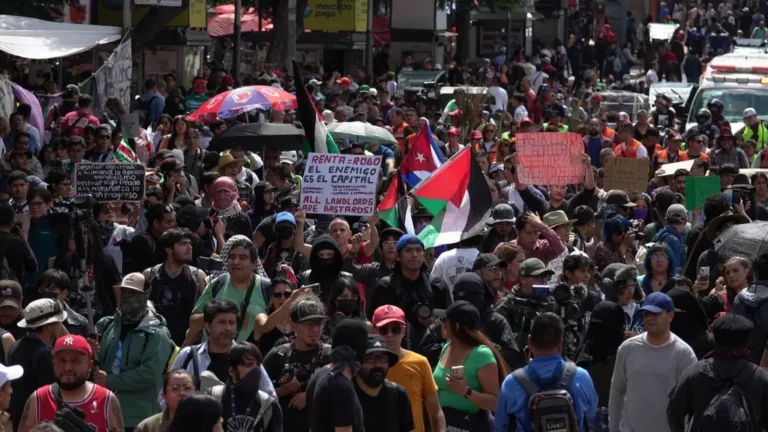 Marchas y bloqueos previstos este lunes en la CDMX