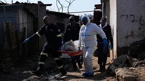 Masacre en Johannesburgo: comando armado deja 12 muertos en asentamiento de Sudáfrica