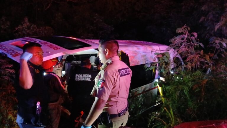 Aparatoso choque entre taxi colectivo y auto deja seis lesionados en la Mérida-Tizimín