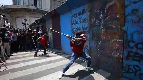 Blindan el Zócalo ante protestas de la CNTE previo al arranque del Mundial